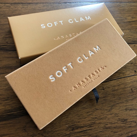Anastasia Beverly Hills Other - ABH SOFT GLAM Eyeshadow Palette